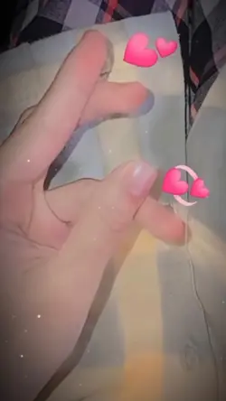 Trend tay trái tim.