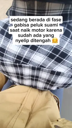 bumil naik motor