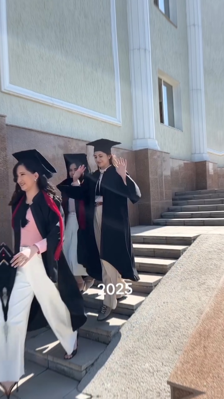 Wisuda 🧑🏼‍🎓👩🏼‍🎓