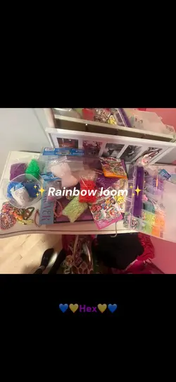 ✨RAINBOW LOOMMMMMMM✨