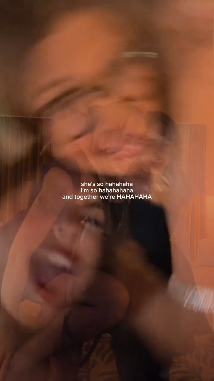 Sie ist so hahahaha