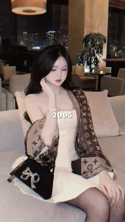 Trend khoe năm sinh