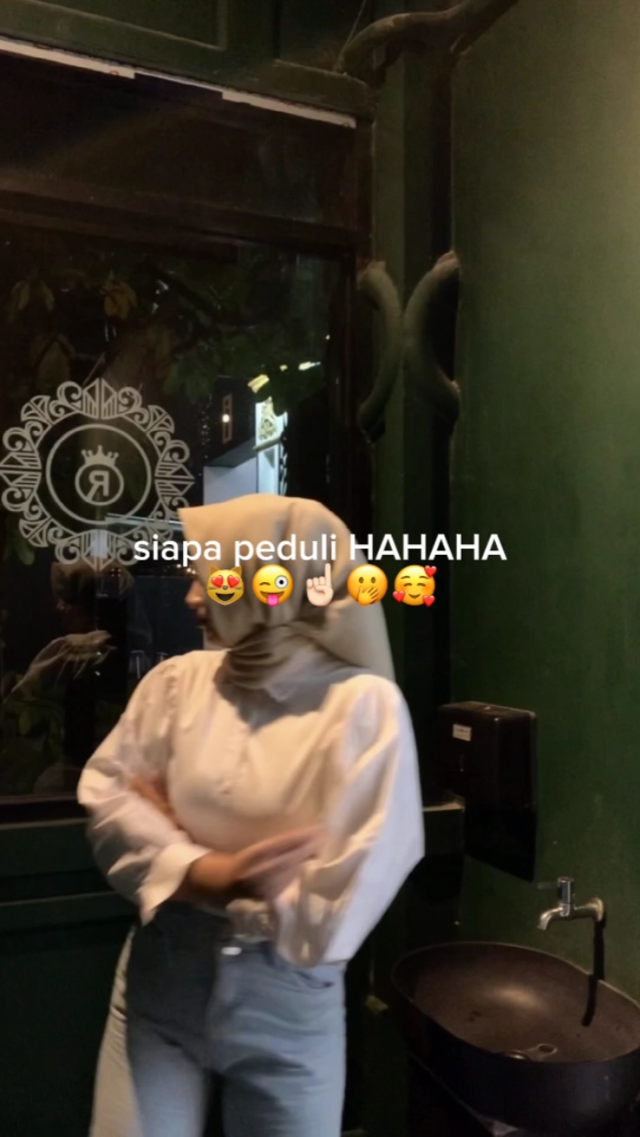 siapa peduli HAHAHA 