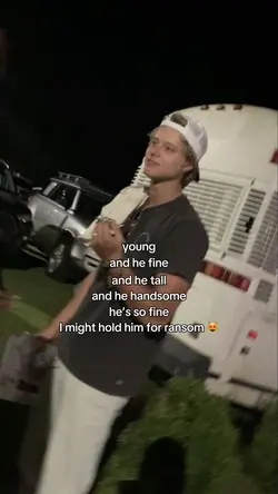 bruuu he’s like 🙇‍♀️🙇‍♀️