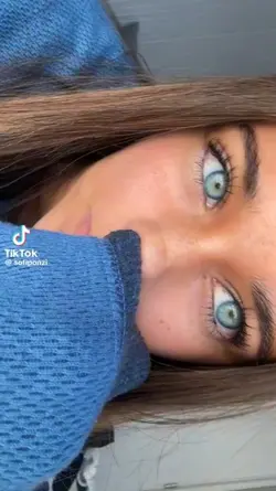 eye colour reveal