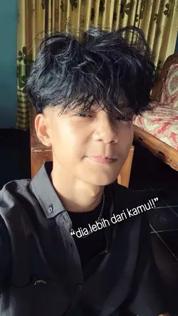 dia lebih dari kamu
