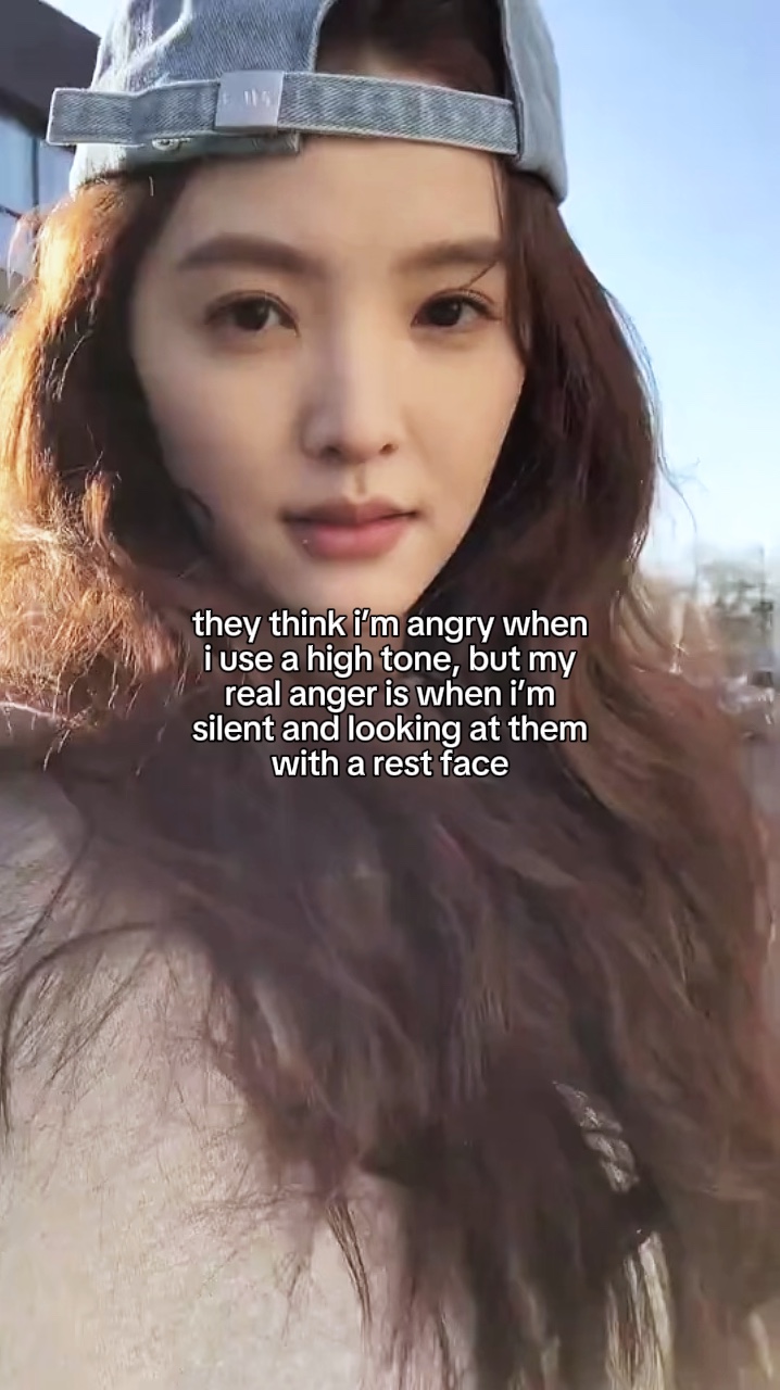 그들은 내가 화가 났다고 생각한다