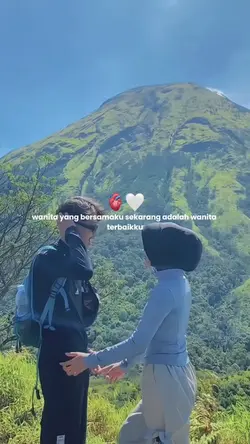 Wanita yang bersamak