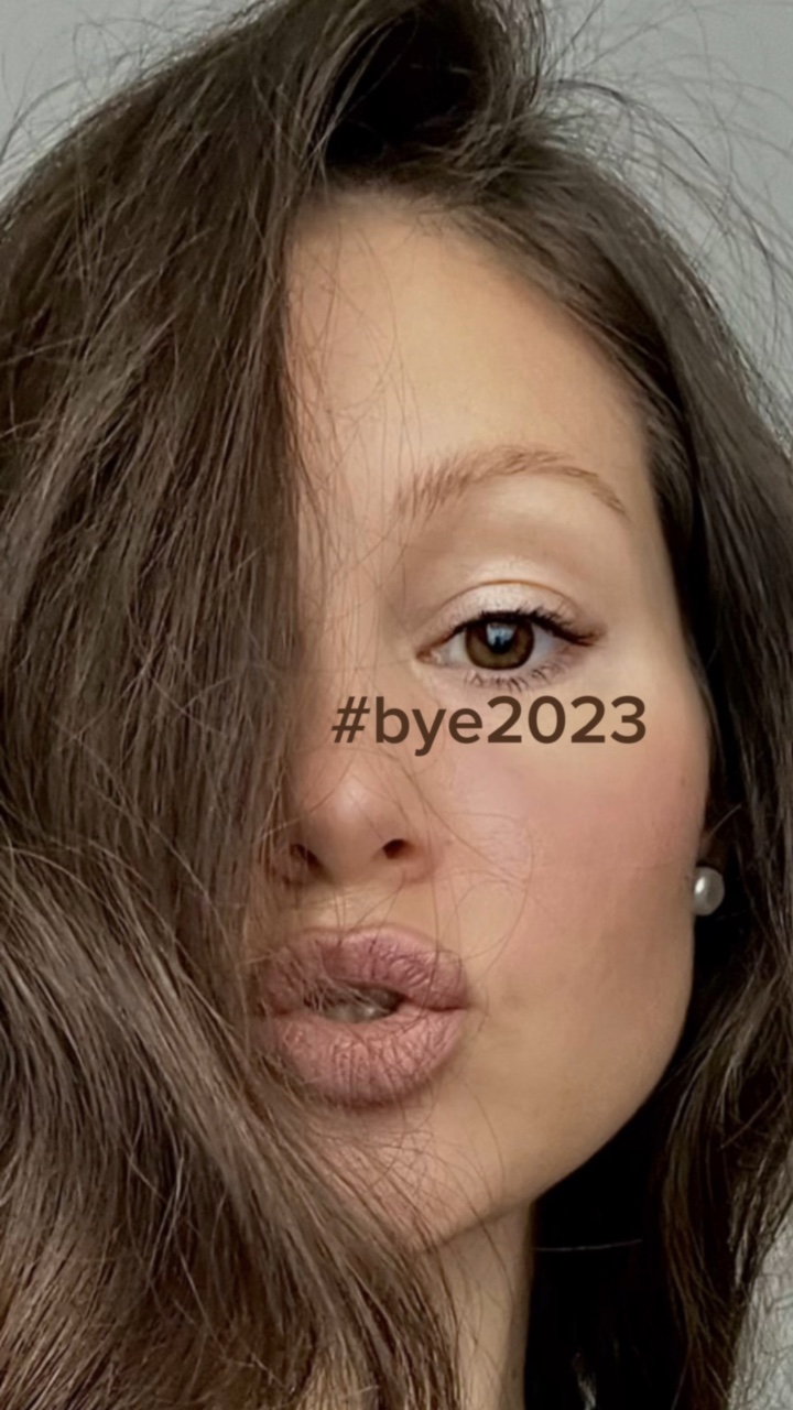 En 2023 j’ai…😫🤦🏽‍♀️✌🏽🎧🍸