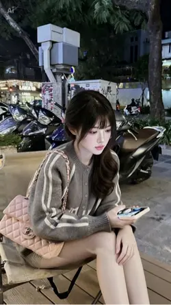 AI ngồi quán cf buồn