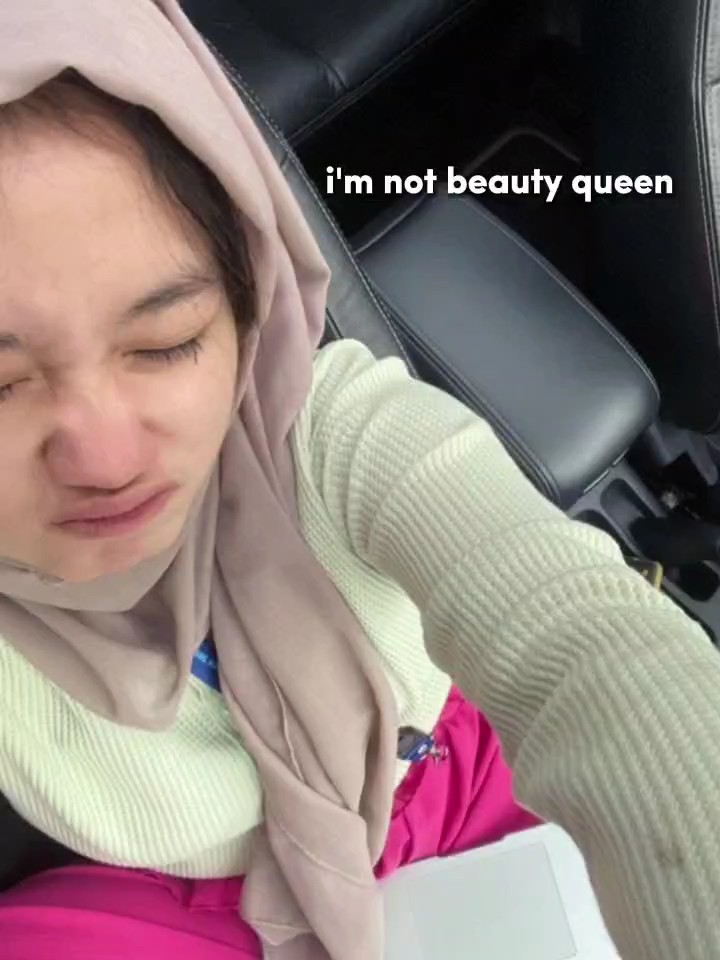 IM NOT BEAUTY QUEEN