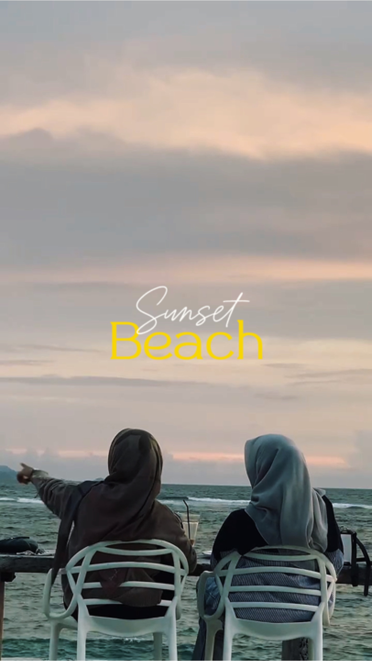 Plage au coucher du soleil 