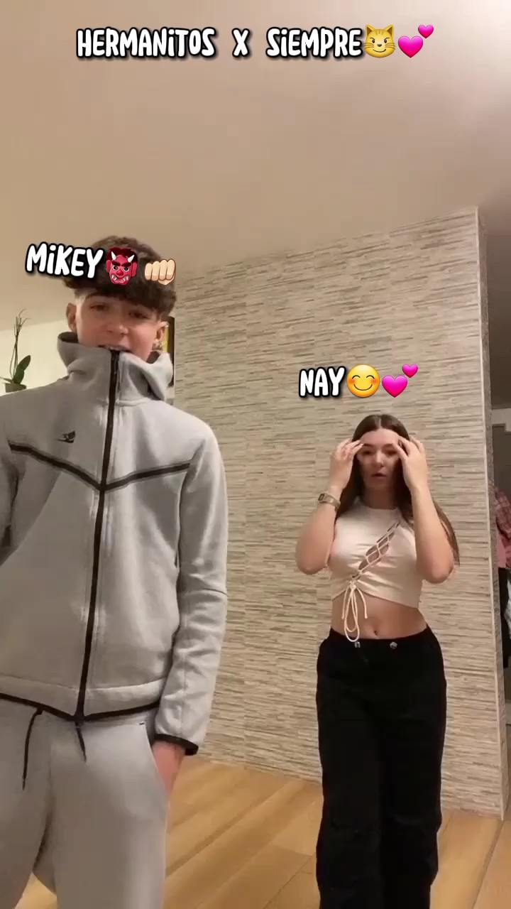 con mi hermanita 