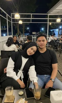 bersama pacar 