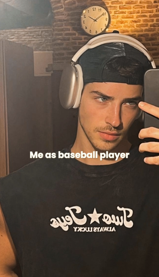 BASEBALL PLAYER 