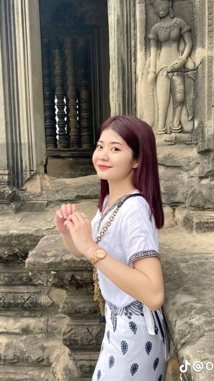 អូននិងបងដូចជាតួអង្គ ក្នុងរឿង