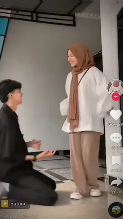 aku? berlutut? cehhh