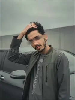 Ritmik Yırtık Kağıt Portre