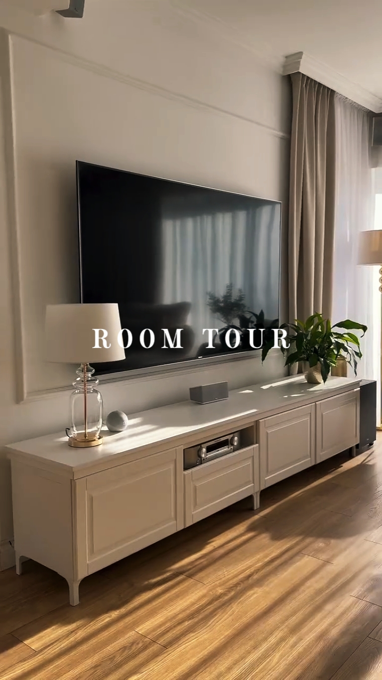TOUR DE LA HABITACIÓN