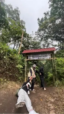 naik gunung