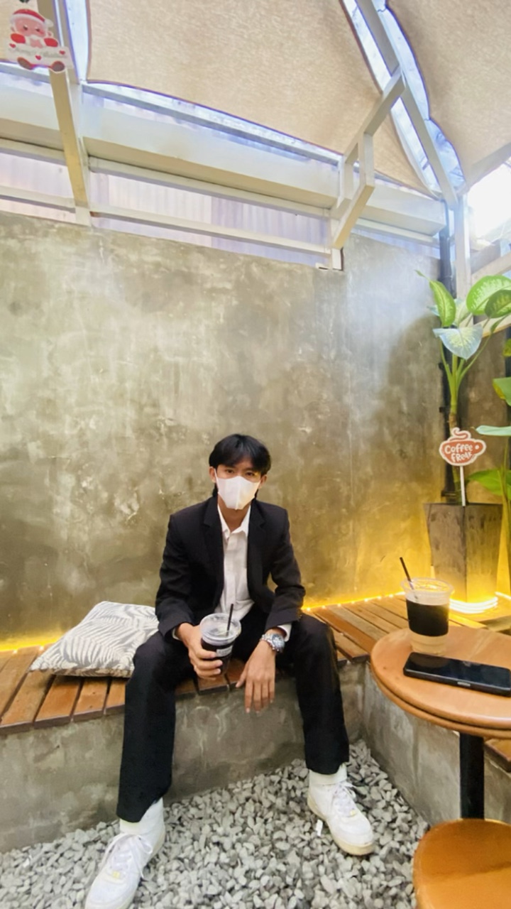 ညတာရှည်တဲ့ဆောင်းနဲ့