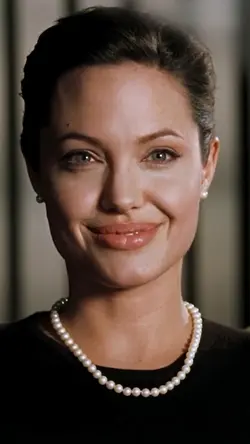 Angelina Jolie 