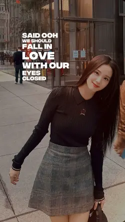 eyes closed jisoo 