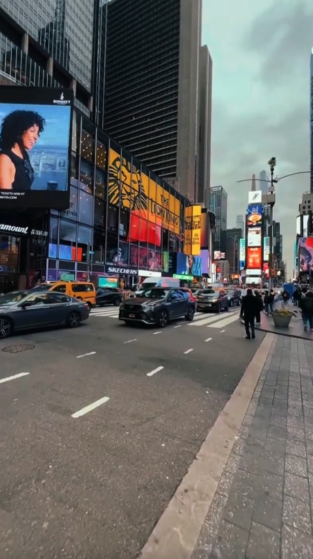 City vlog mood