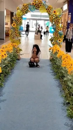 つまずいたら誰かが笑う