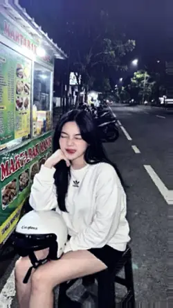 mencintai dalam sepi
