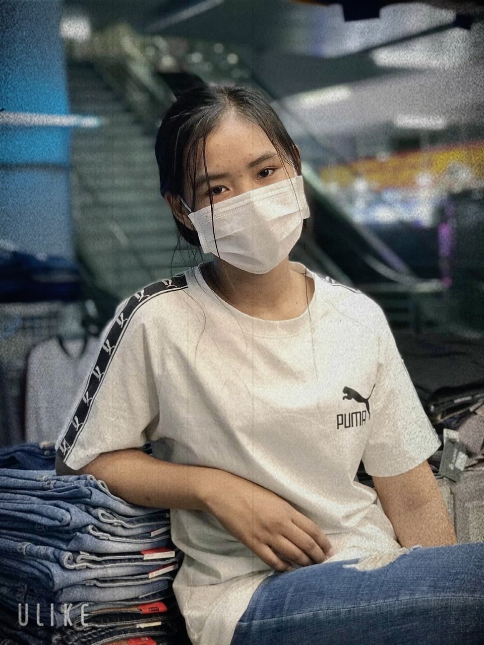 អង្គុយសំកុកខូចចិត្តព្រោះរឿងជីវិត😞