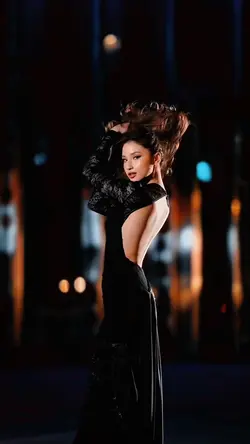 FASHION — 10 ★ 🔥