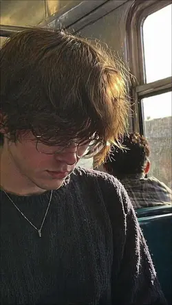Mirror-to-Night: Urban Selfie Cut