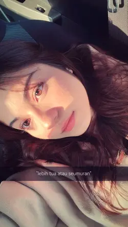 lebih tua atau seumu