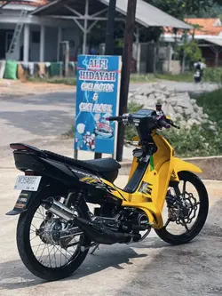 bunga di bulan sepi