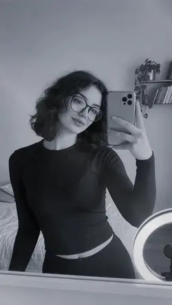 Si avvicina e si allontana in un istante. Riesci a seguire il mio sguardo?