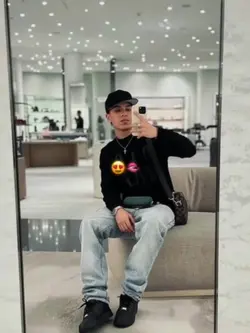 Snap & Glitch Spiegelpose