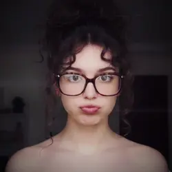 Hava yavaşladığında, arka planda sadece Luna Bala