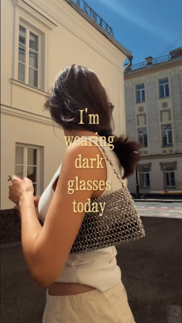 Porter des lunettes noires