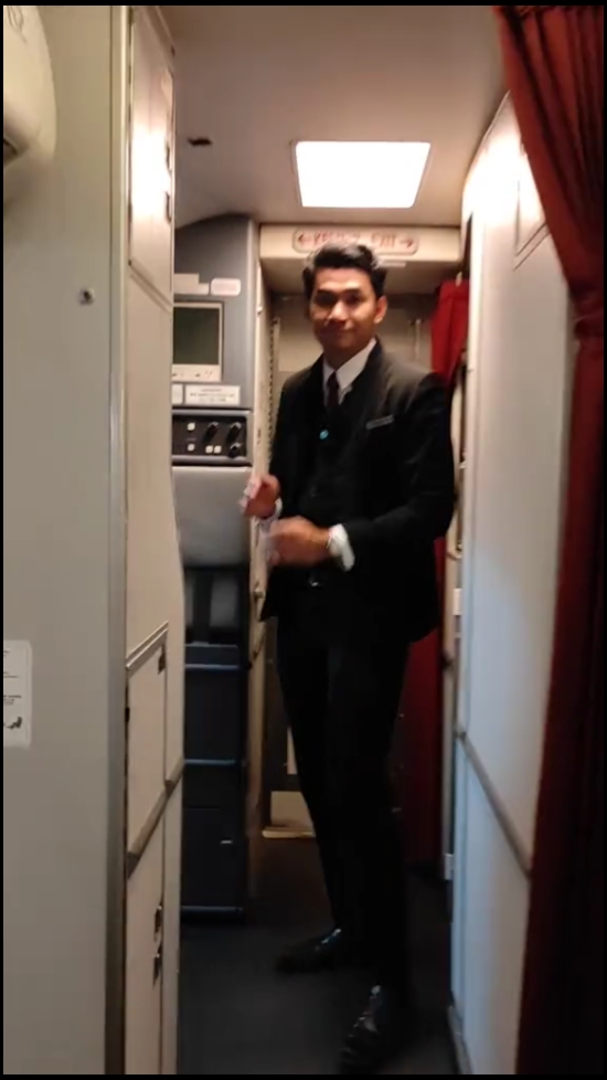 Pegadinha naik pesawat 
