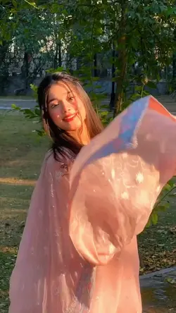 Aesthetic warm slomo