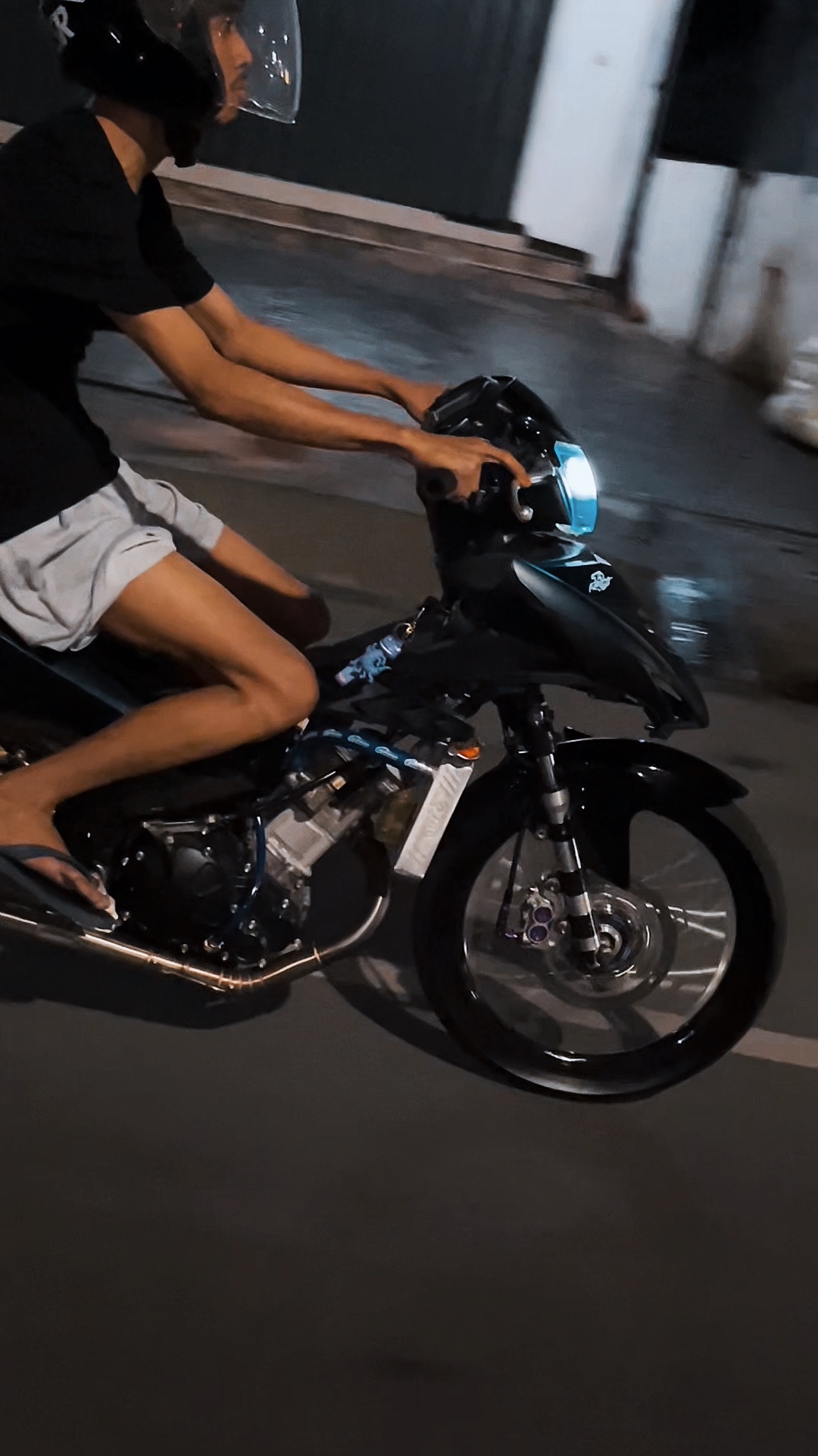 SLOWMO 1 MENIT