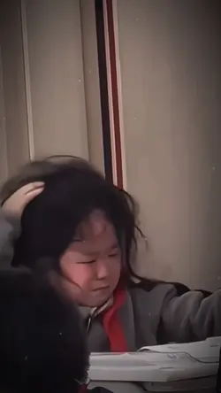 Vò đầu bứt tóc 