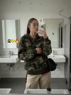 Flip de outfit în oglindă