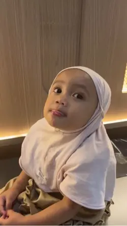 Bayi imut ngambek