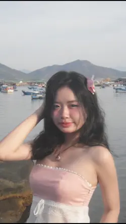 2 pics TV33028091909