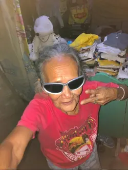 Angas talaga ni lola