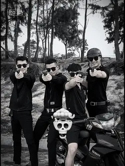 Trend cầm súng Ai