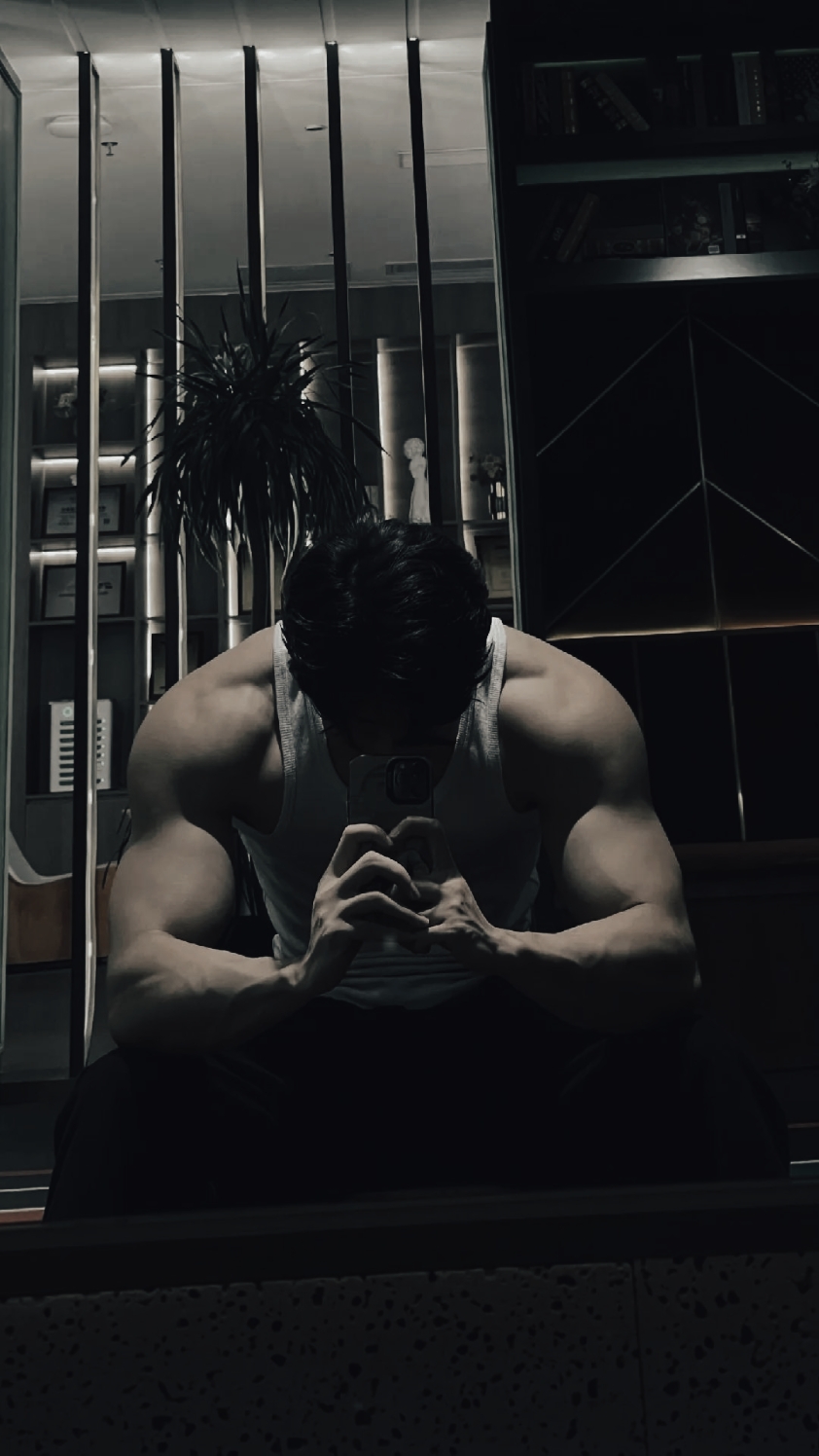 next - dark gym