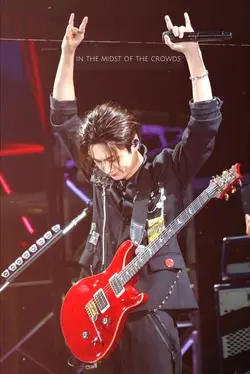 midst of the crowd ✨